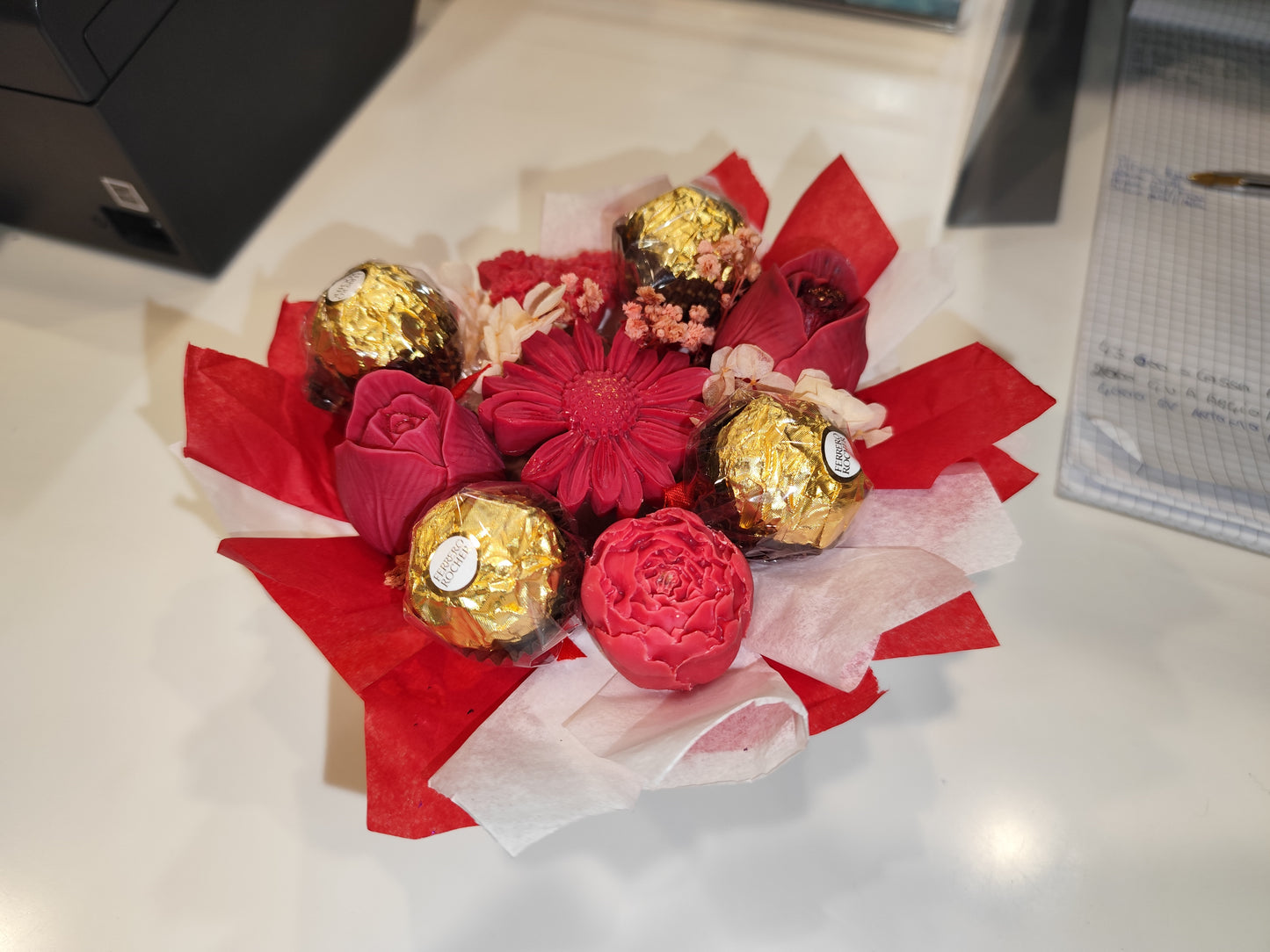 Candela al profumo di fiore di Sakura con Ferrero Rocher