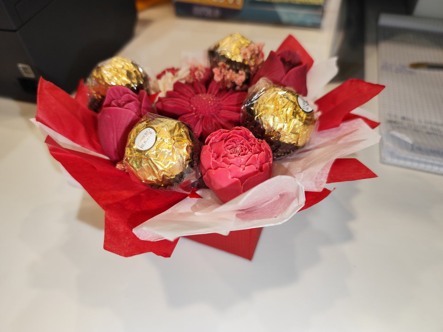 Candela al profumo di fiore di Sakura con Ferrero Rocher